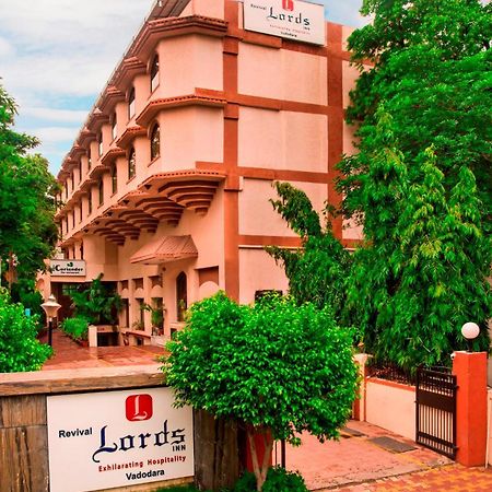 Lords Inn Vadodara Buitenkant foto