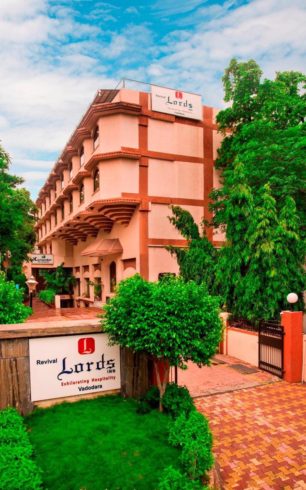 Lords Inn Vadodara Buitenkant foto